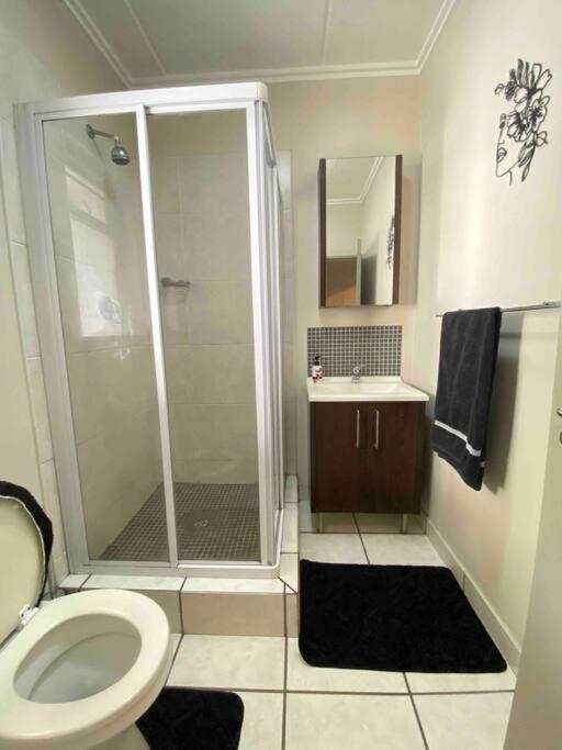 Morden Bachelor Apartment Sandton Esterno foto